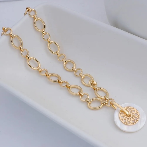 π―οΈβ¨ Gold Chain & Pearl Acrylic Necklace β¨π―οΈ Brand New - Picture 3 of 10